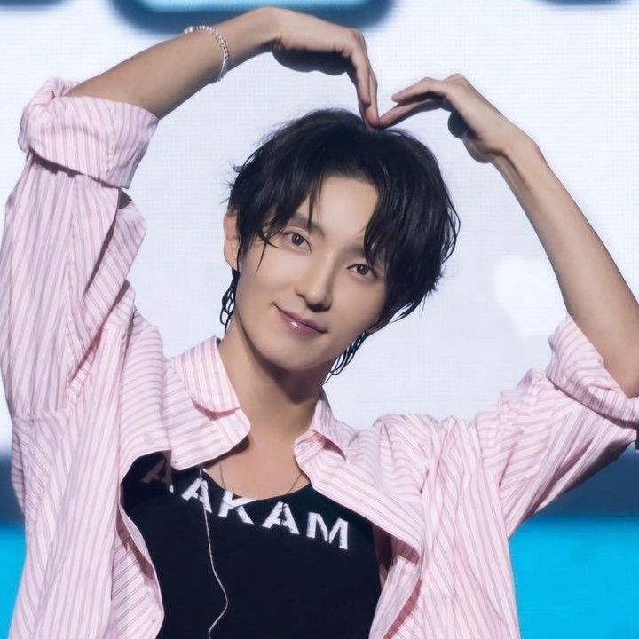 A moment captured by a fan of Lee Joongi