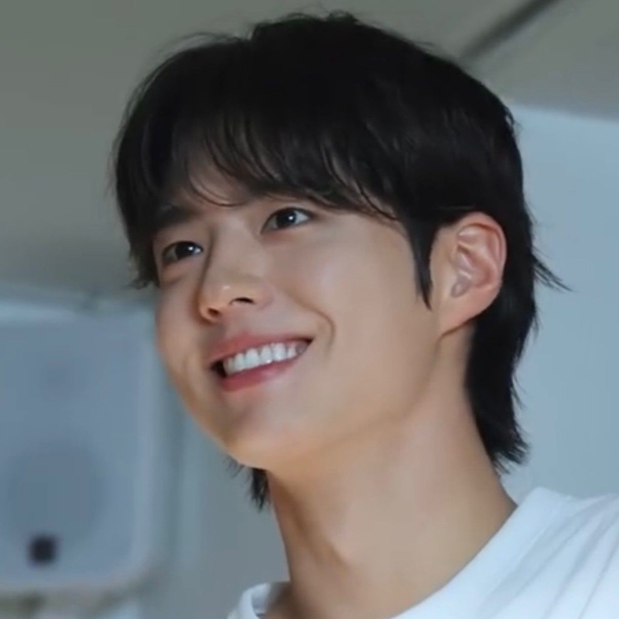 Behind-the-scenes cut of Park Bogum