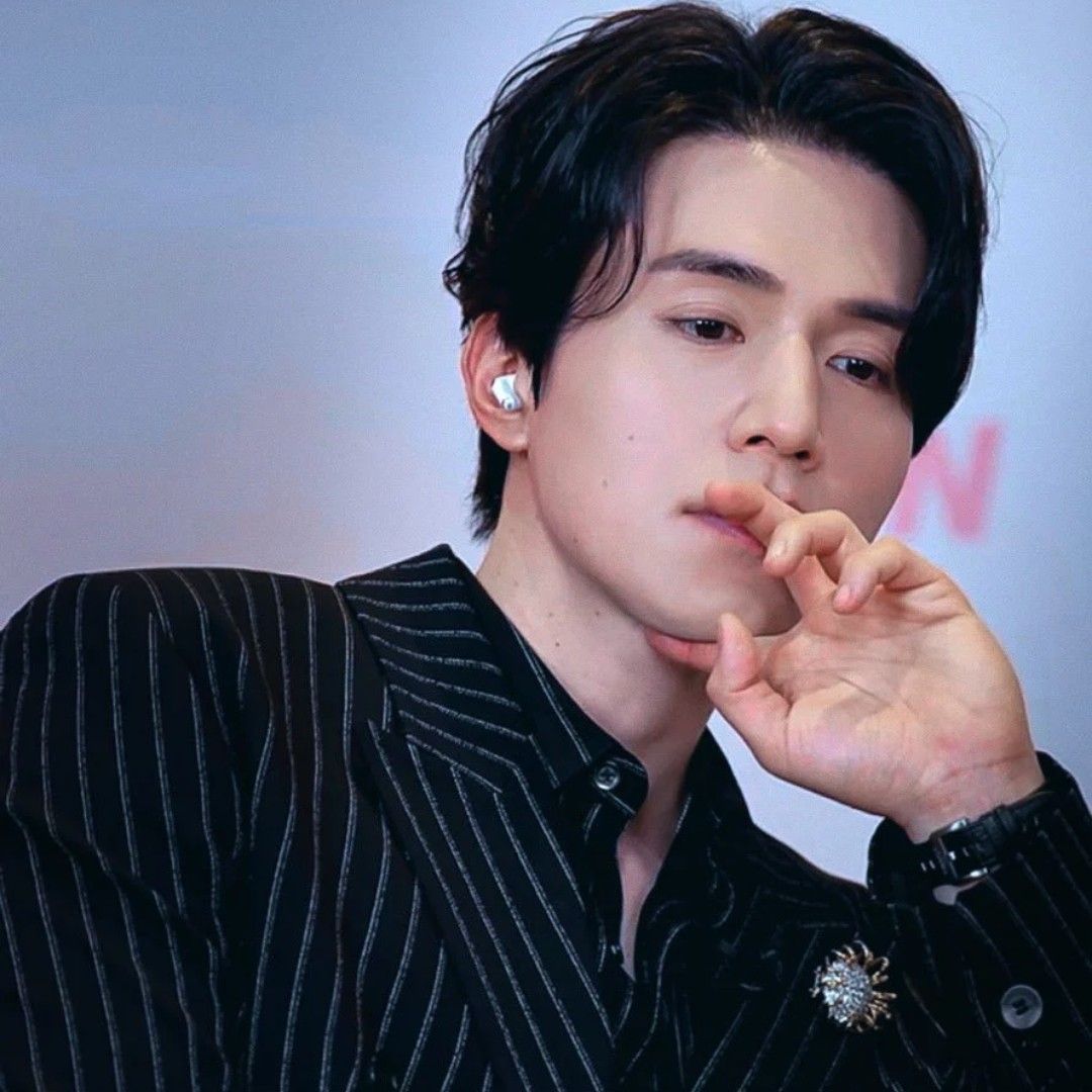 Recent activity shot of Lee Dongwook