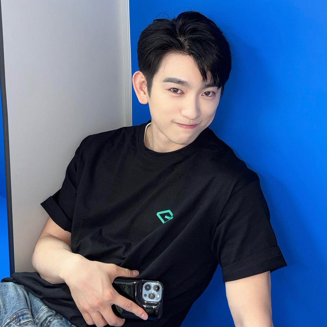 Recent activity shot of Park Jinyoung