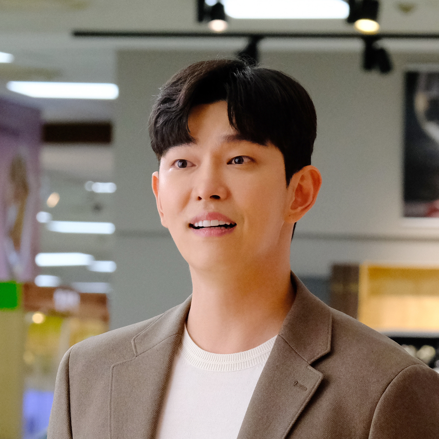Behind-the-scenes cut of Yoon Kyunsang