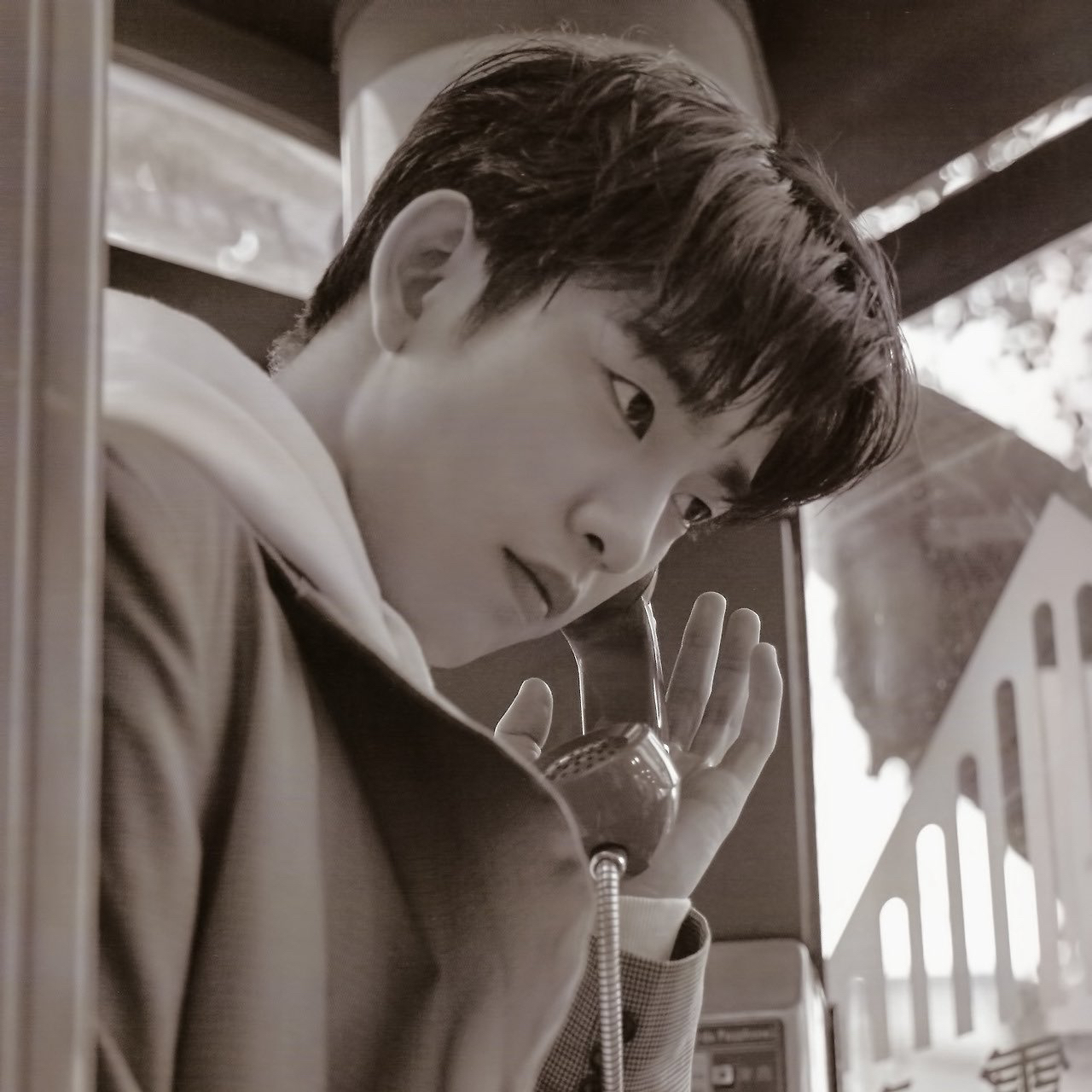 A moment captured by a fan of Park Jinyoung