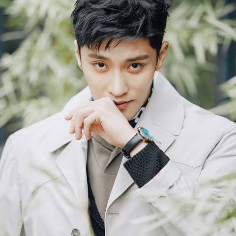 Behind-the-scenes cut of Sunghoon