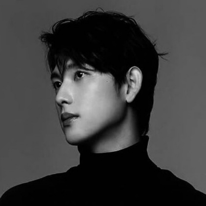 Behind-the-scenes cut of Lim Siwan