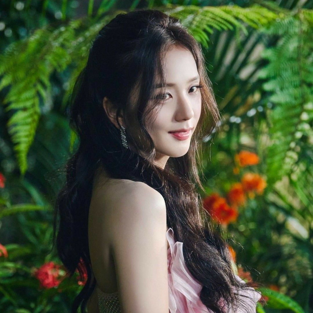 Recent activity shot of Jisoo (1995)