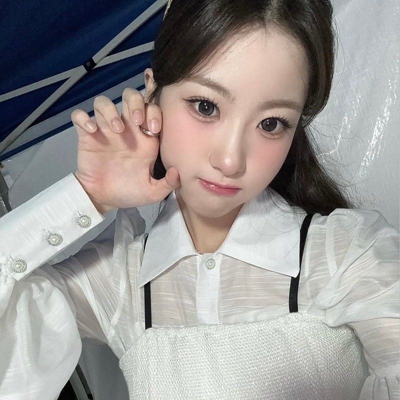 Behind-the-scenes cut of Oh Yujin