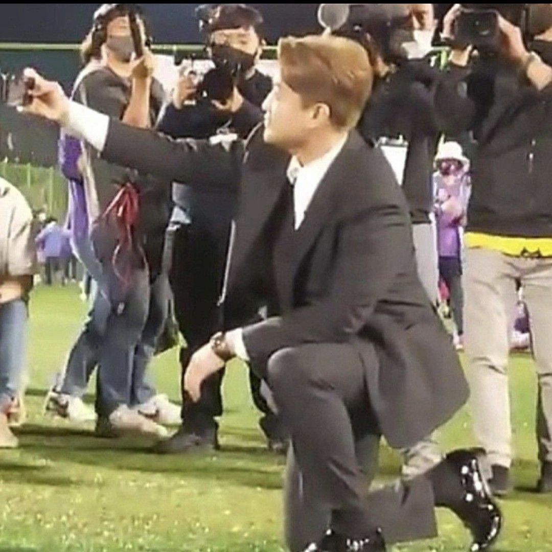 Behind-the-scenes cut of Kim Hojoong