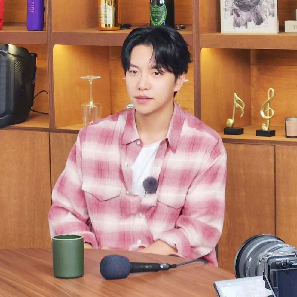 Latest photo of Lee Seunggi