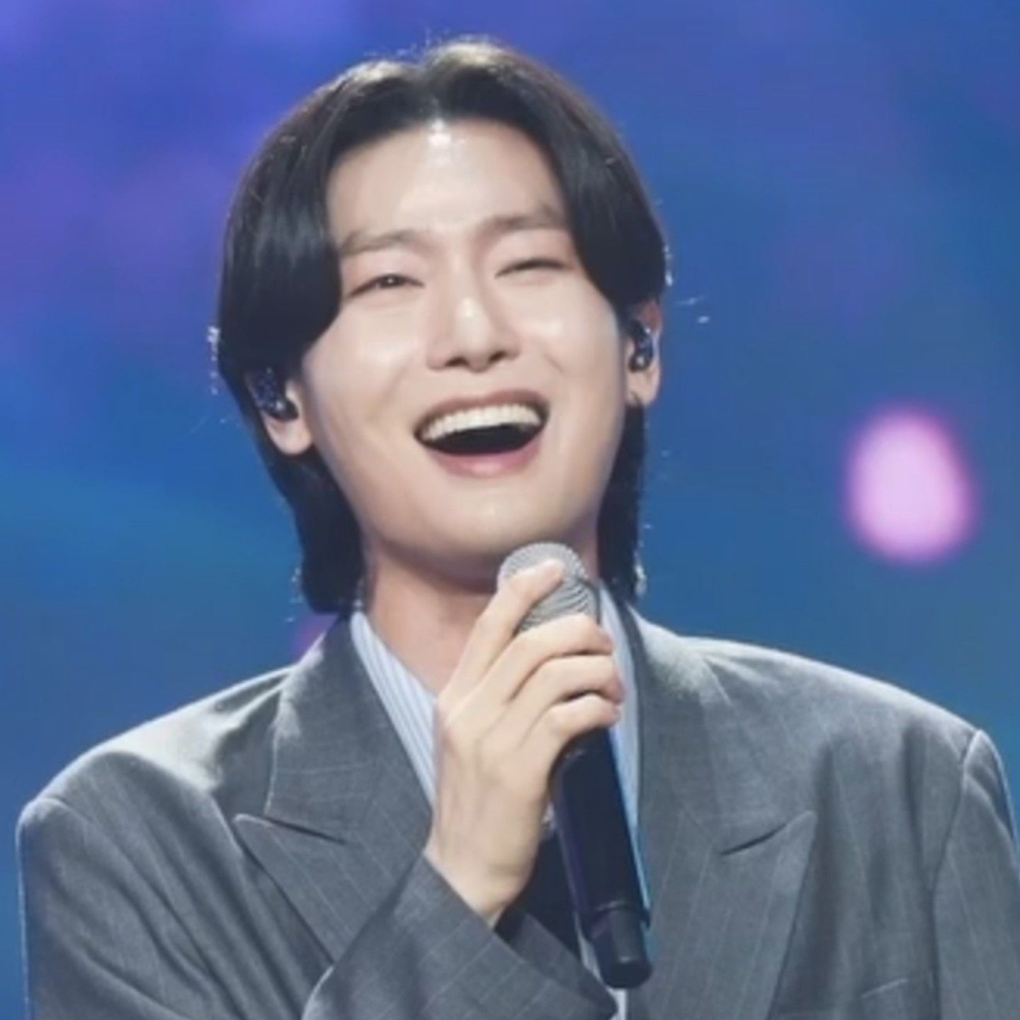 Behind-the-scenes cut of Kim Yongbin