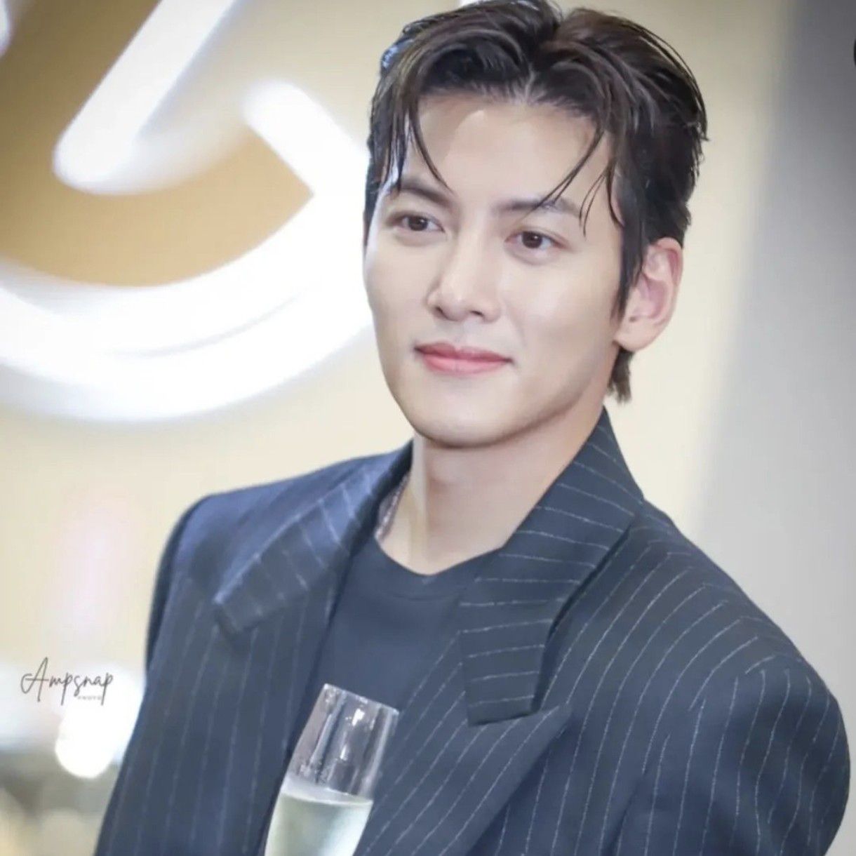 粉絲拍下的池昌旭瞬間