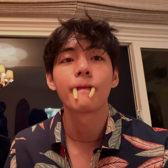 Latest photo of Kim Taehyung (V)