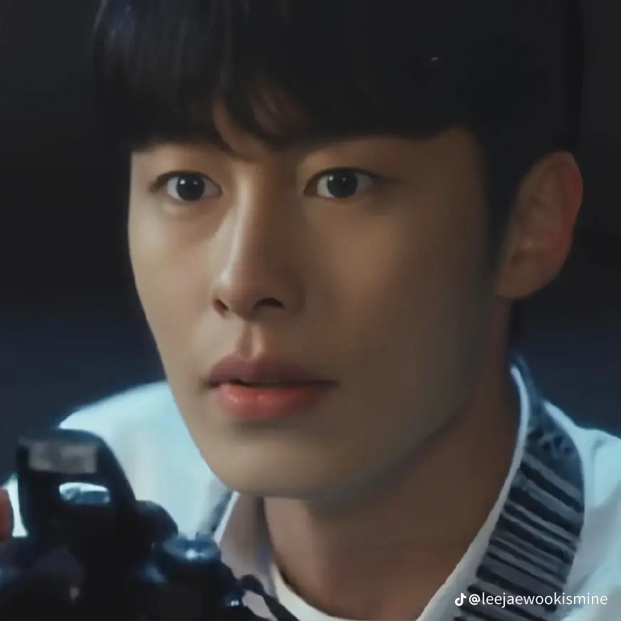 Behind-the-scenes cut of Lee Jaewook