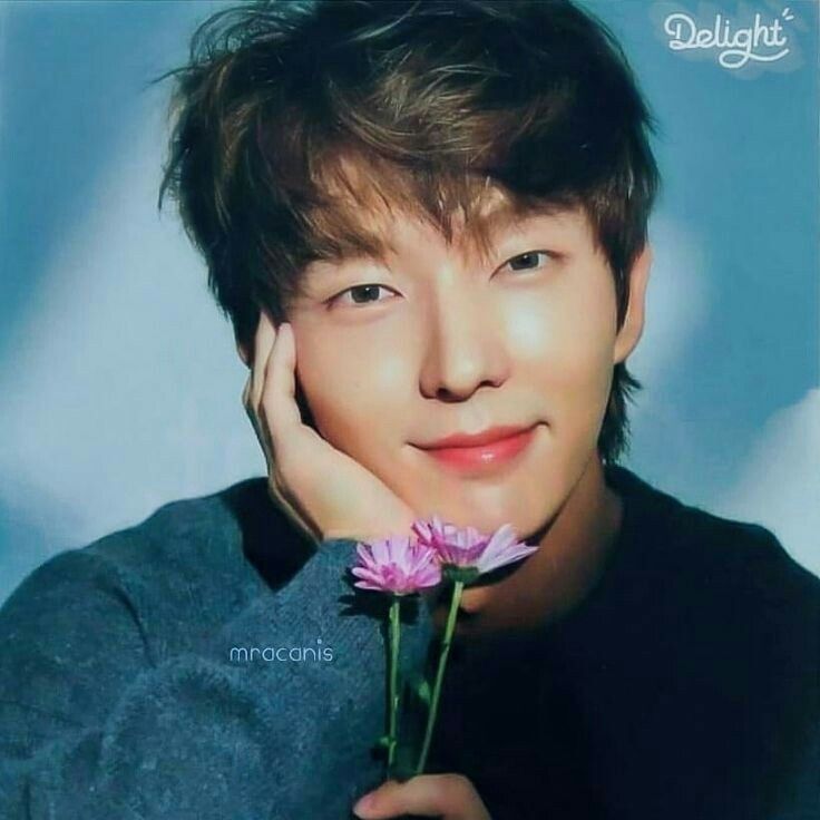 A moment captured by a fan of Lee Joongi