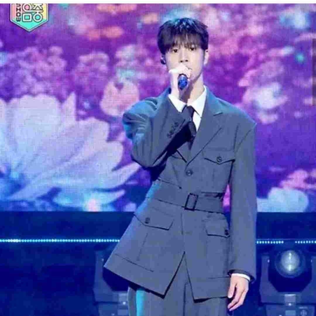 A moment captured by a fan of Jeong Dongwon