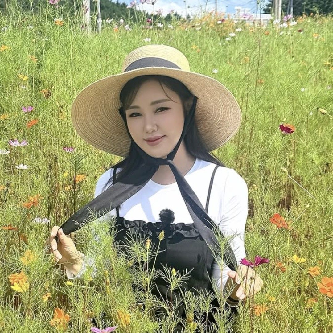 Latest photo of Song Gain