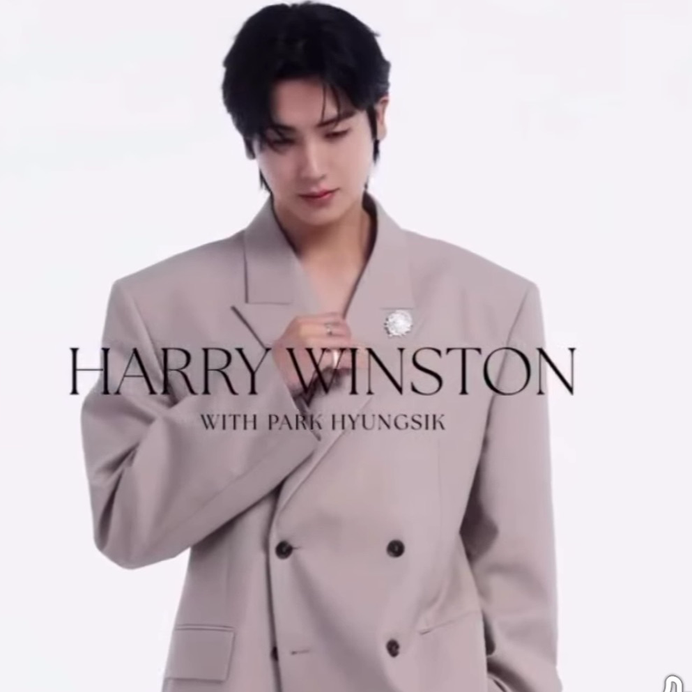 Behind-the-scenes cut of Park Hyungsik