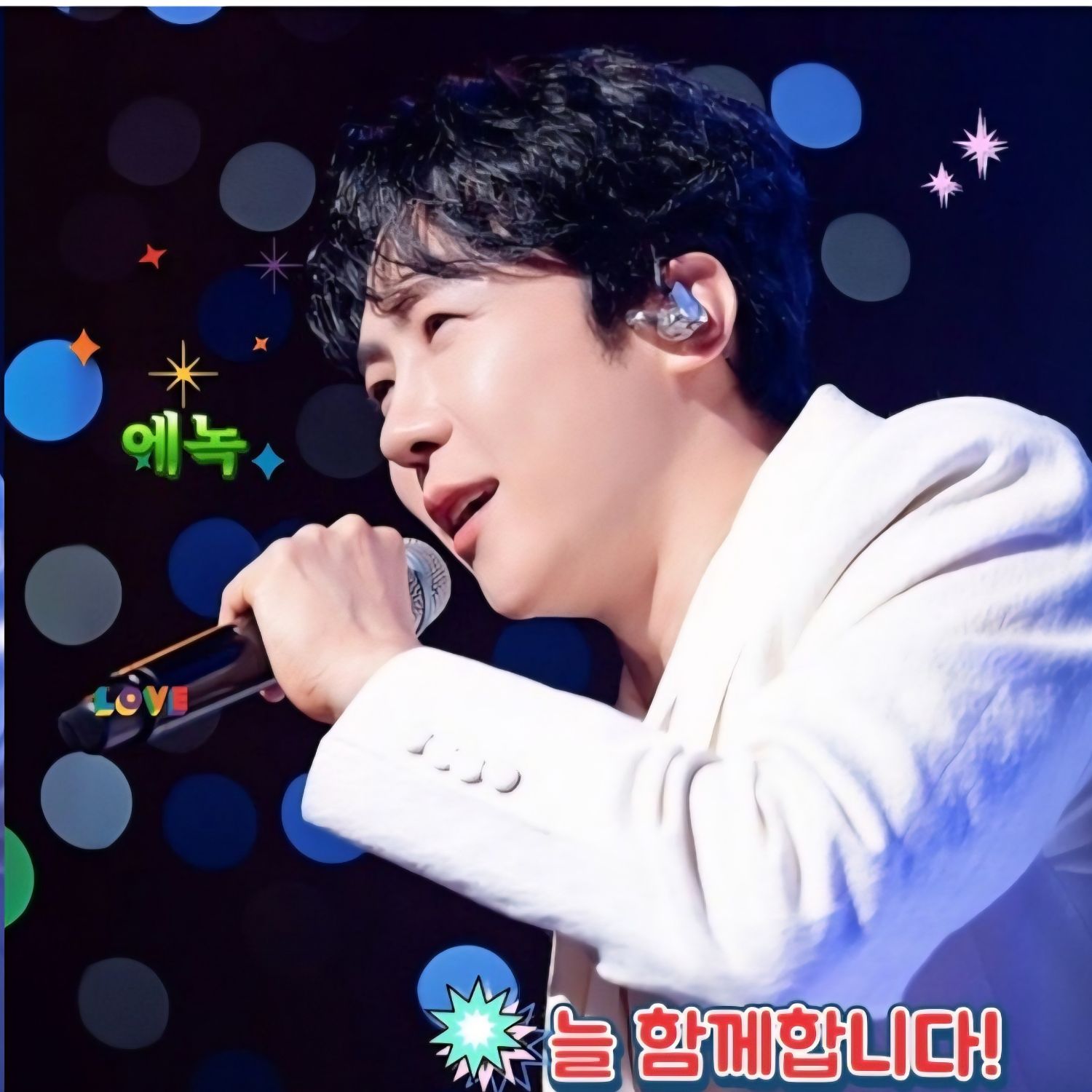 A moment captured by a fan of Enoch