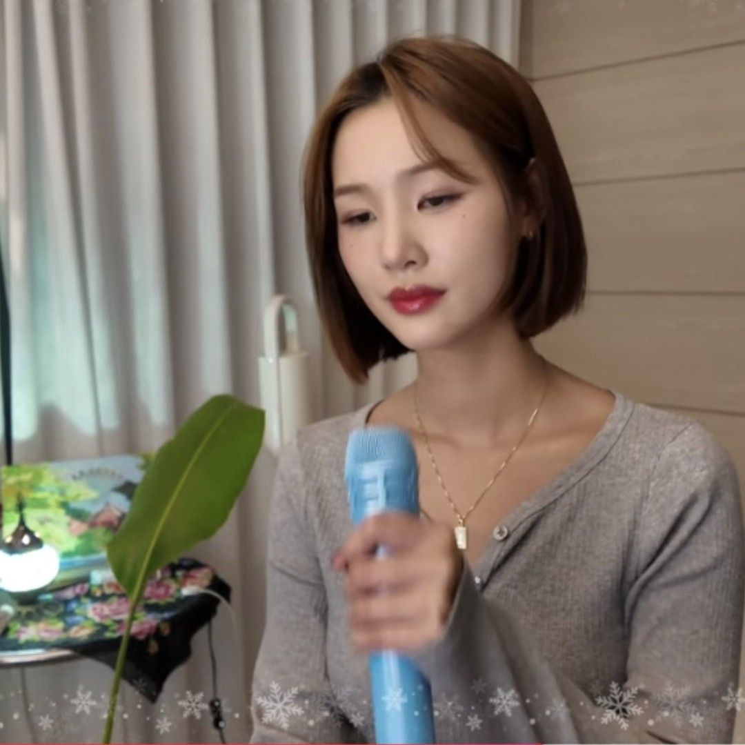 A moment captured by a fan of Hwang WooLim