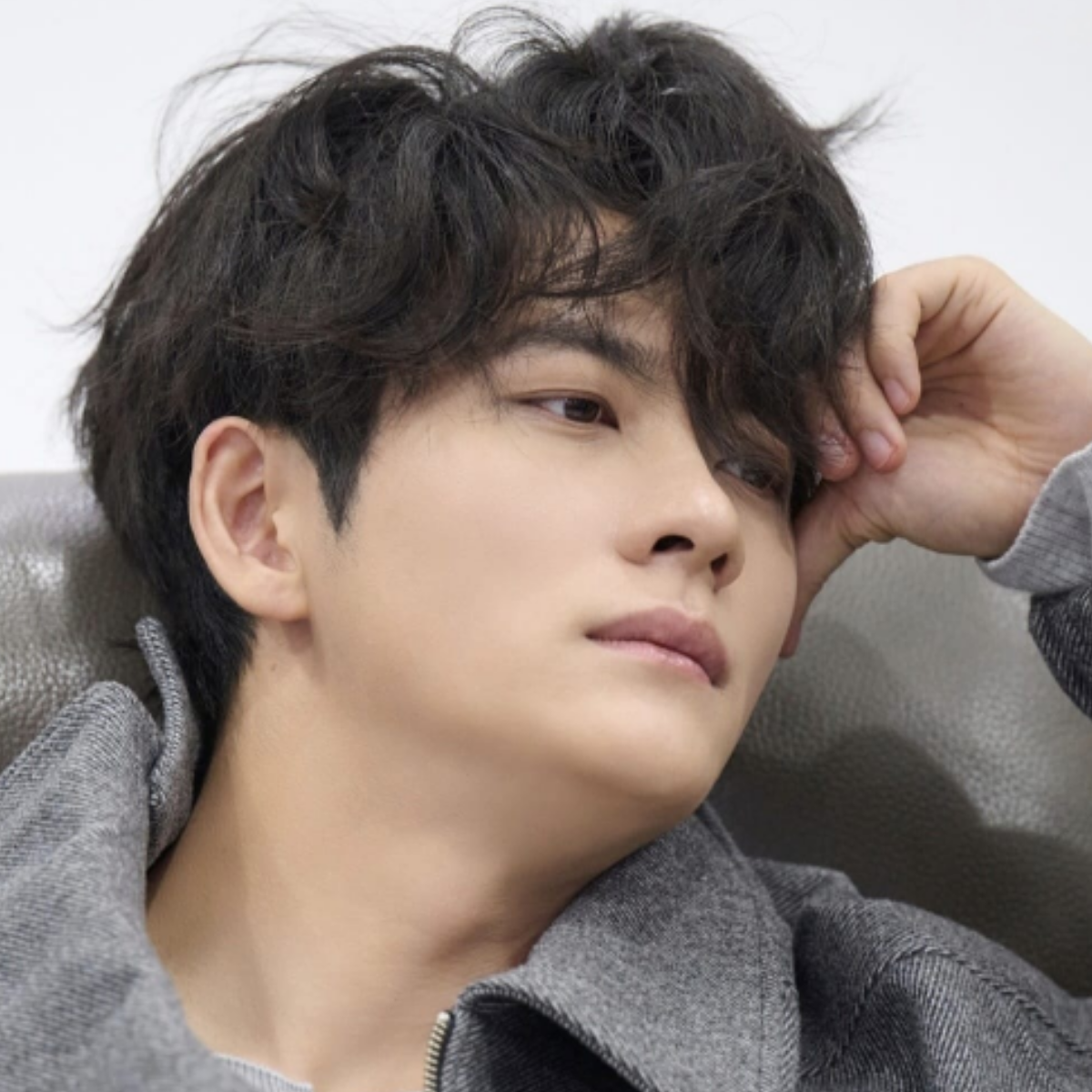 Behind-the-scenes cut of Kang Taeoh