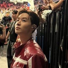 A moment captured by a fan of Henry