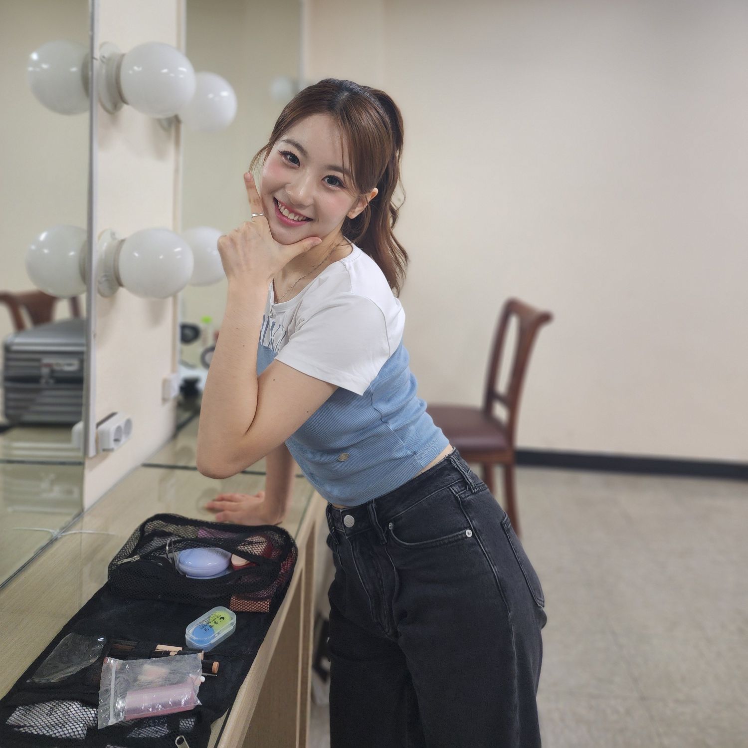 Behind-the-scenes cut of Oh Yujin