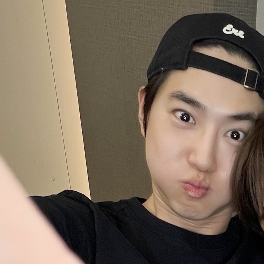 A moment captured by a fan of Suho