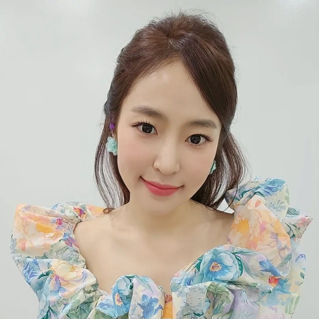 Currently spotlighted celeb post