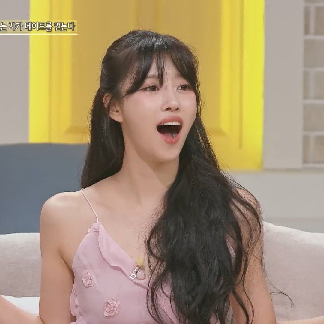 Behind-the-scenes cut of Lee Mijoo