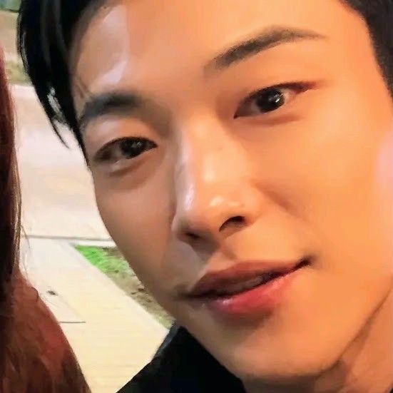 A moment captured by a fan of Woo Dohwan