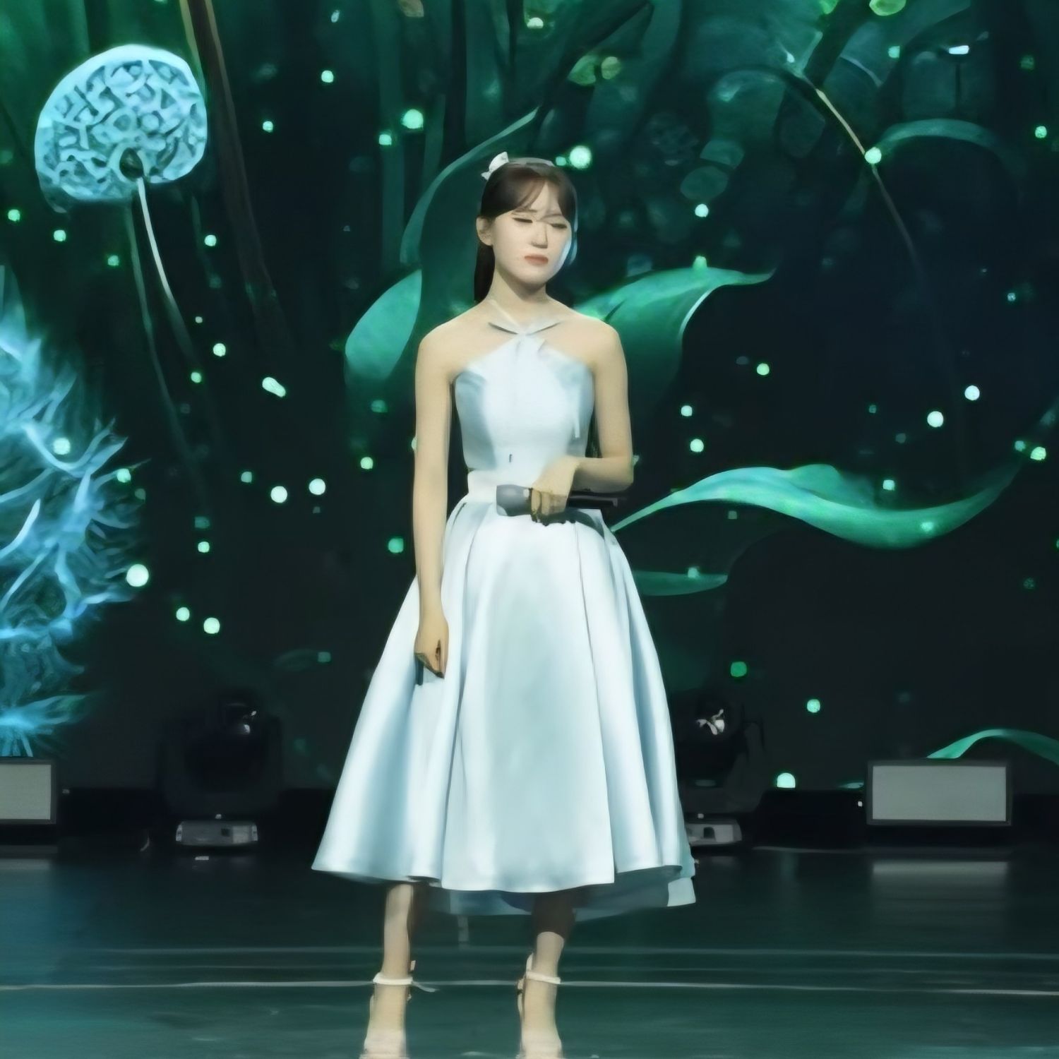 A moment captured by a fan of Kim Dahyun