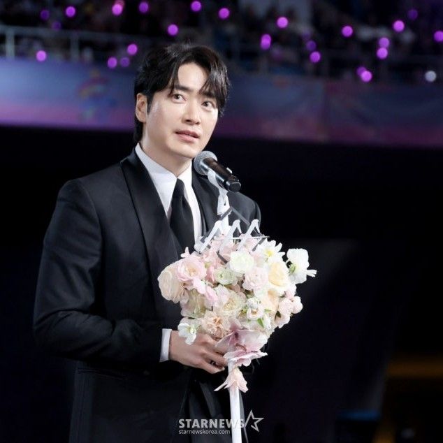 A moment captured by a fan of Lee Joonhyuk