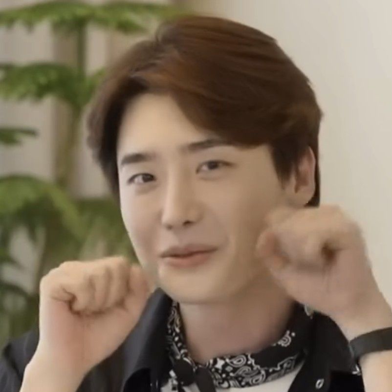 Recent activity shot of Lee Jongsuk