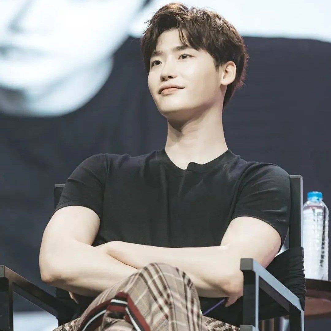 Latest photo of Lee Jongsuk