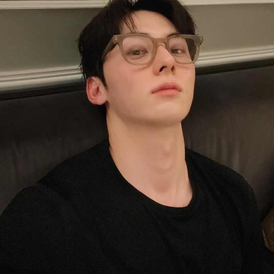 A moment captured by a fan of Hwang Minhyun