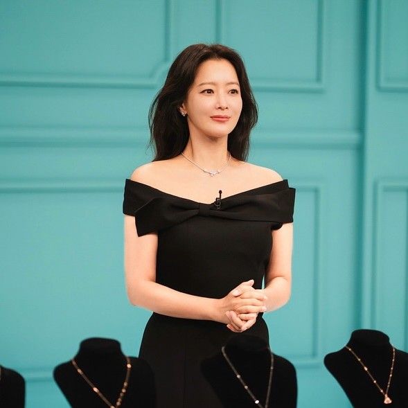 김희선의 최신 사진