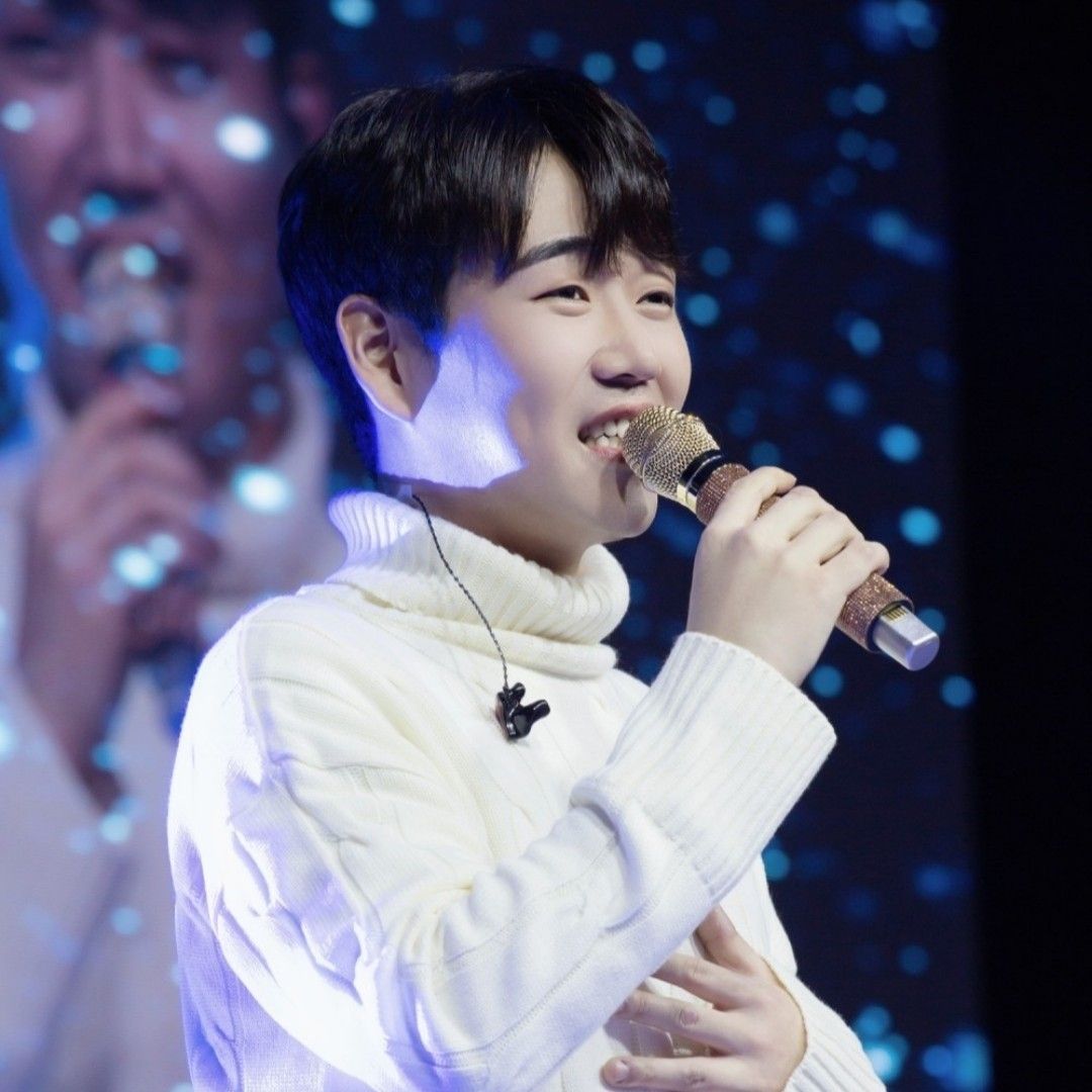Behind-the-scenes cut of Hwang Youngwoong