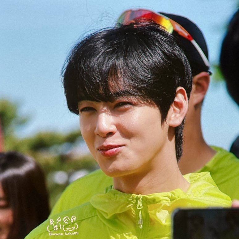Behind-the-scenes cut of Cha Eunwoo