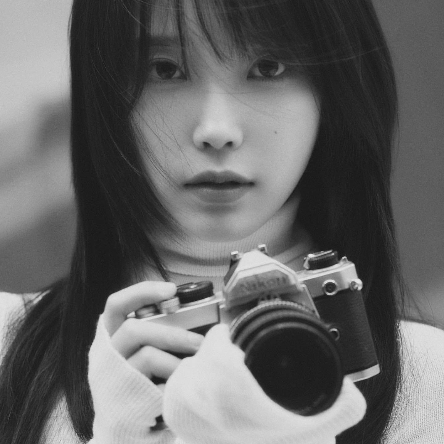 Behind-the-scenes cut of IU