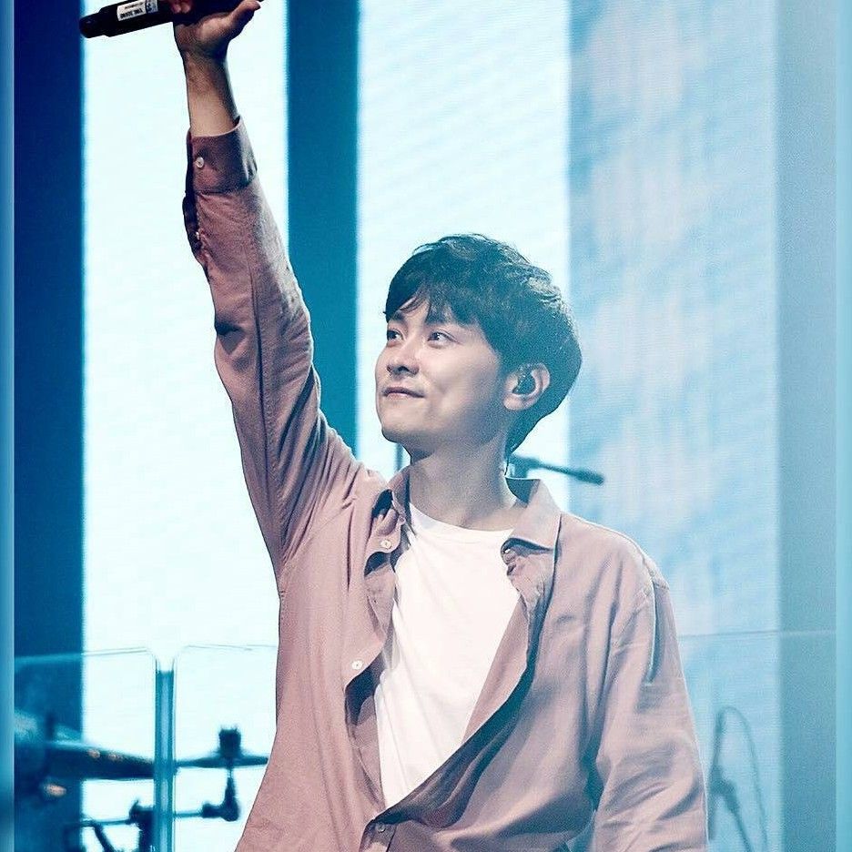 A moment captured by a fan of Min Kyunghoon