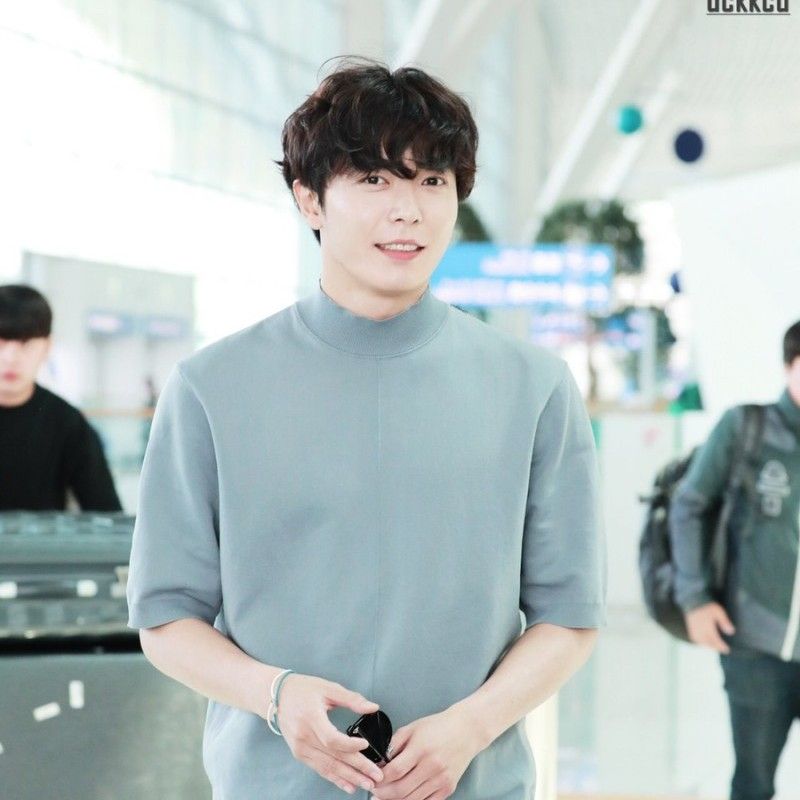 粉丝拍下的金材昱瞬间