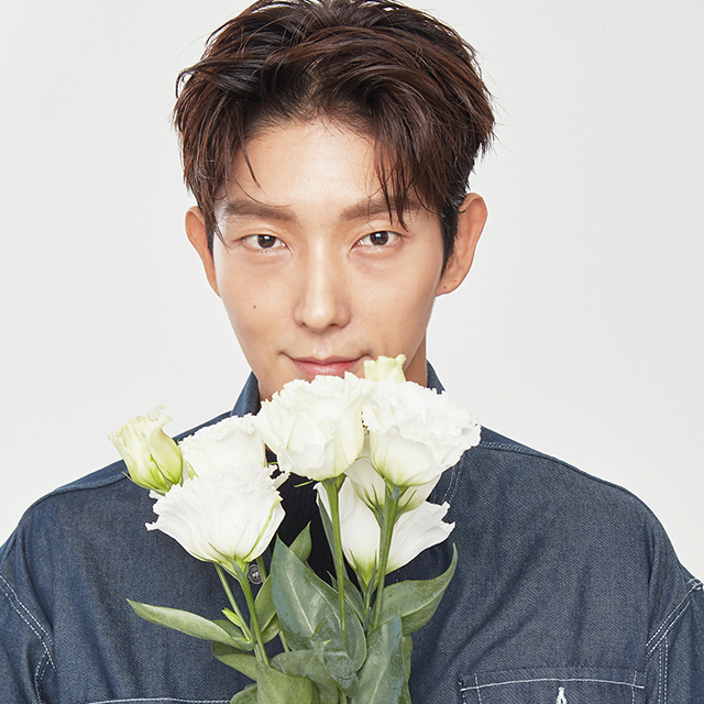 A moment captured by a fan of Lee Joongi