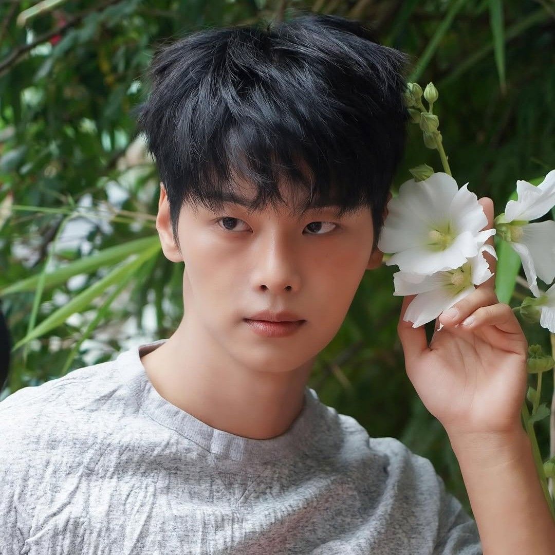 Recent activity shot of Cha Hakyeon (N)