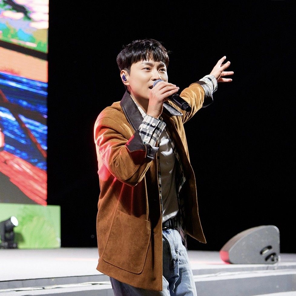 Latest photo of Min Kyunghoon