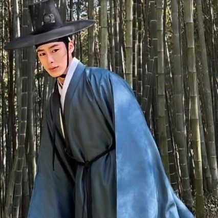A moment captured by a fan of Lee Jaewook
