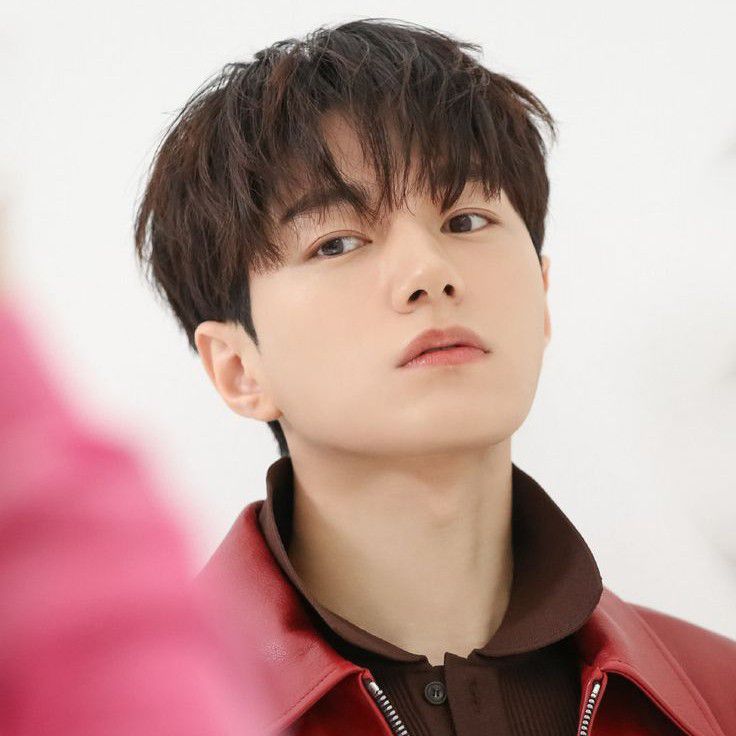 Recent activity shot of Kim Myungsoo (L)