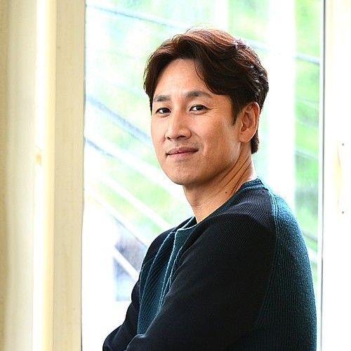 Behind-the-scenes cut of Lee Sunkyun
