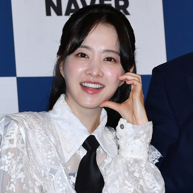 Behind-the-scenes cut of Park Boyoung