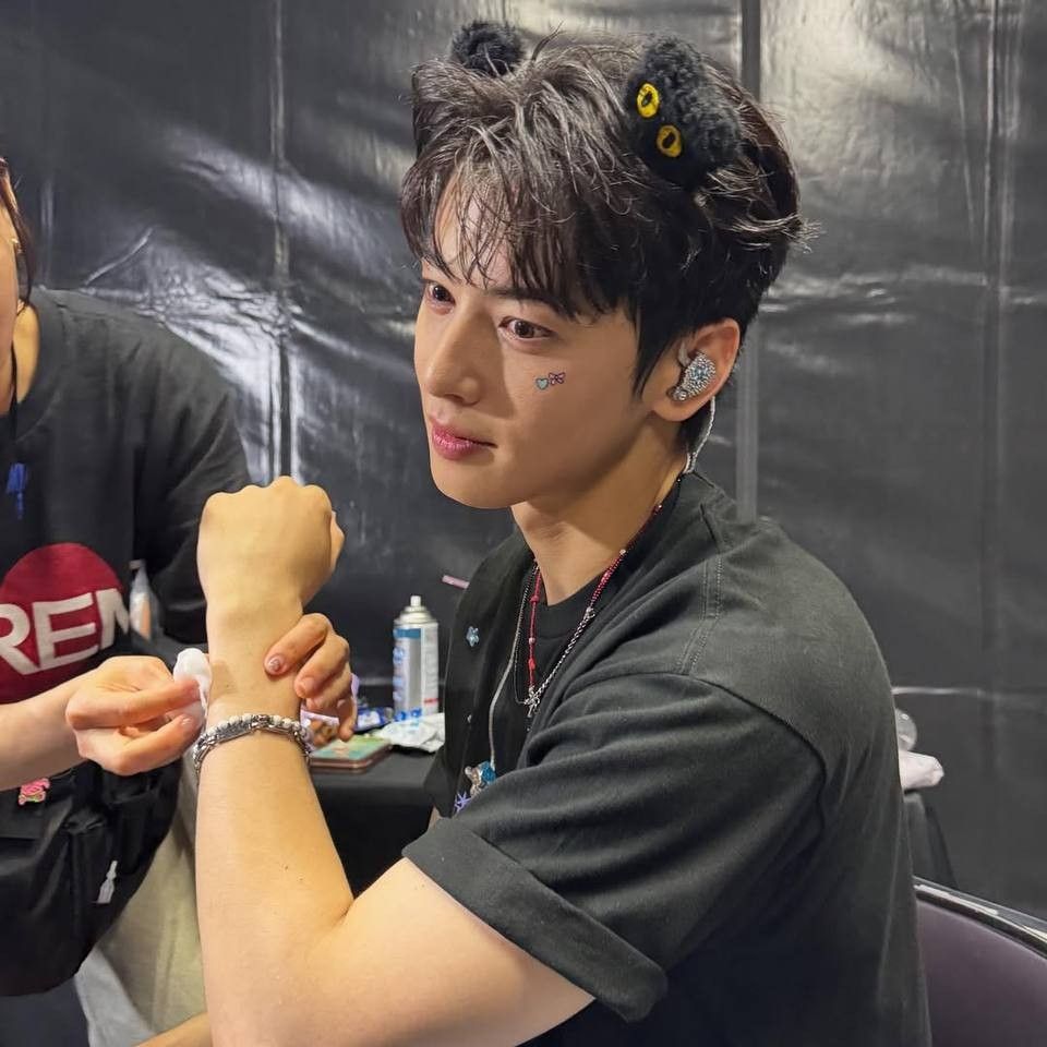 A moment captured by a fan of Cha Eunwoo