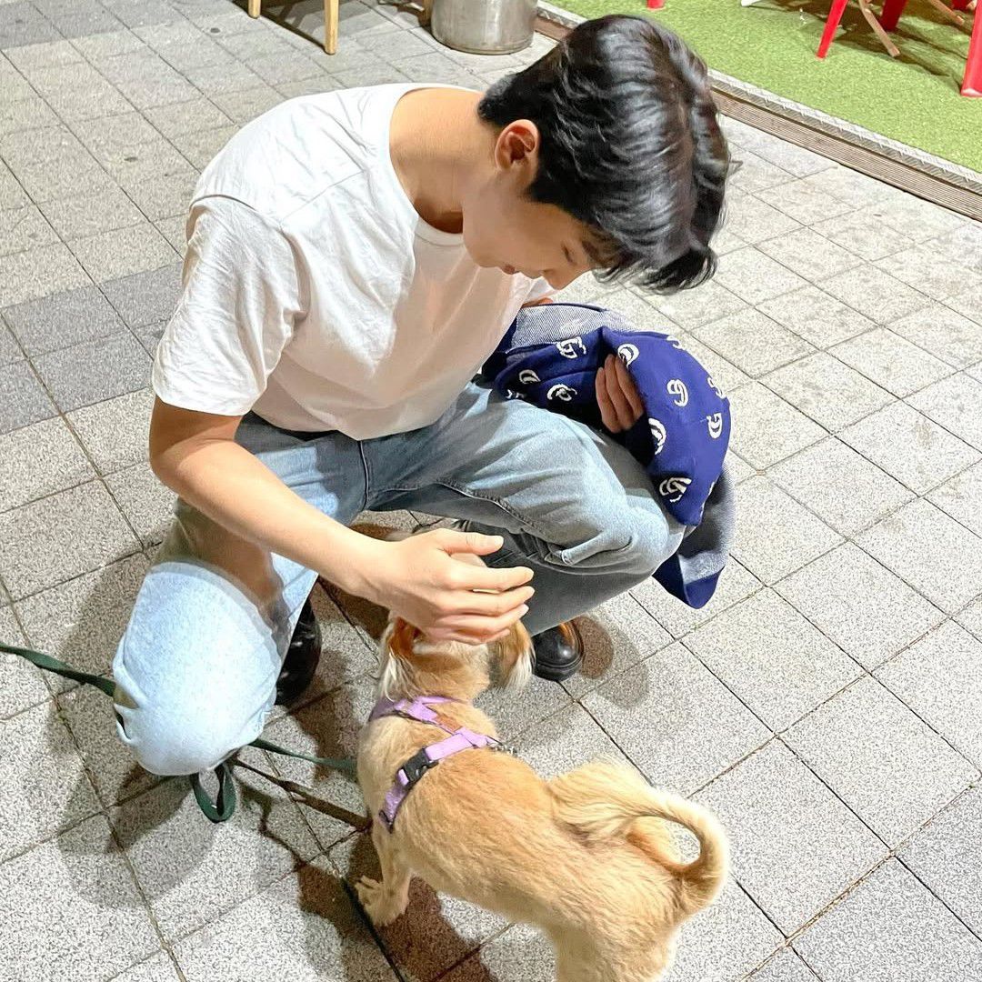 Behind-the-scenes cut of Hwang Yunsung