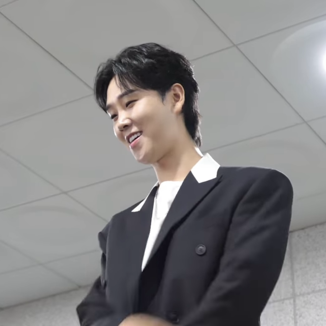 A moment captured by a fan of Song Minjun